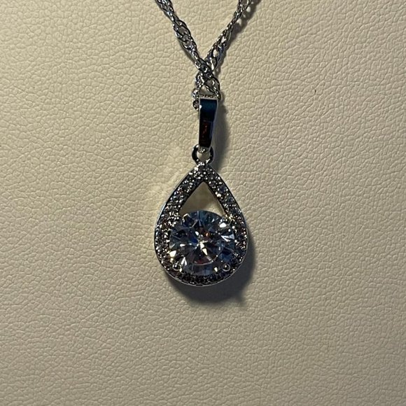 CZ Women's Necklace NEW - Picture 3 of 3